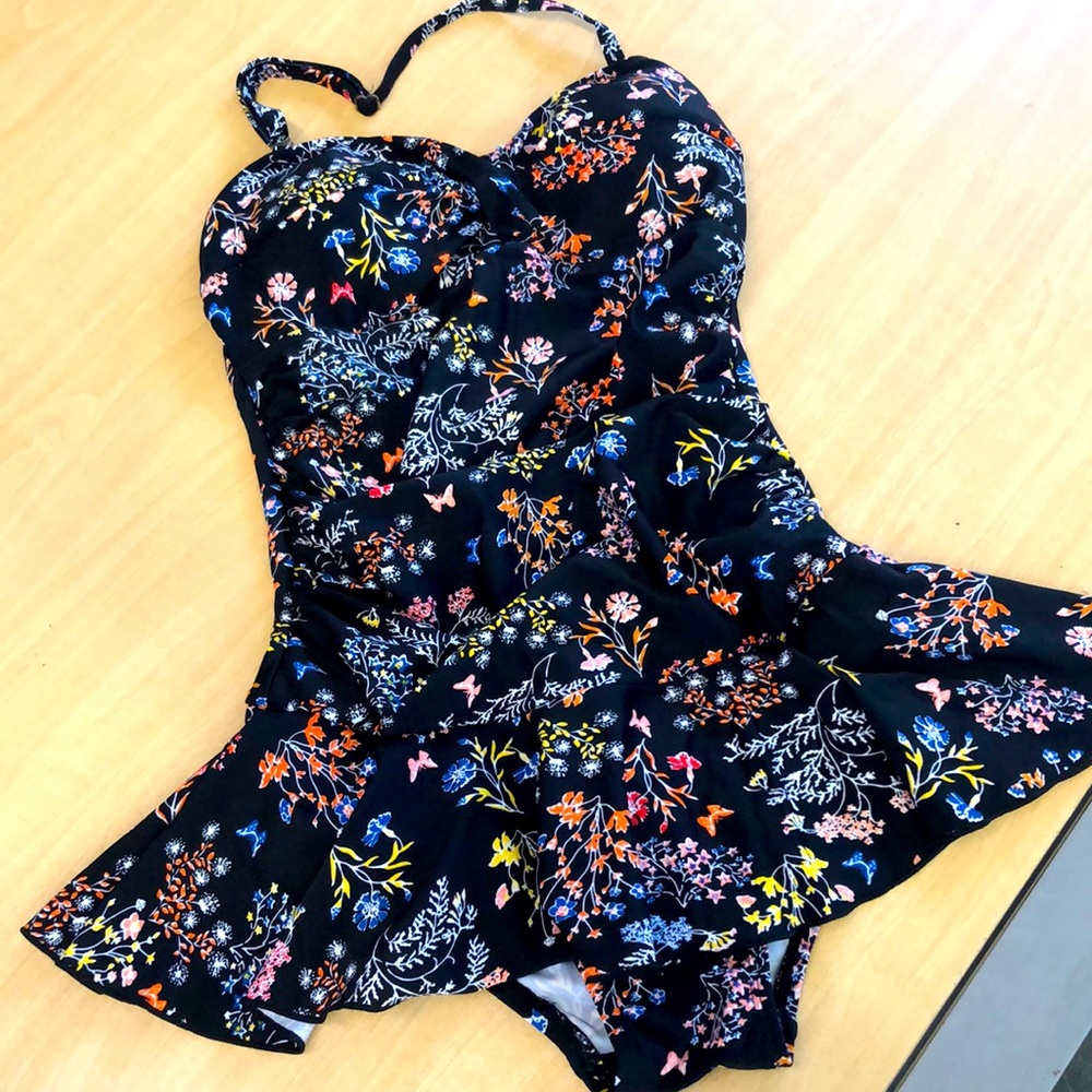 Cute swimsuit!